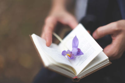 Close-up of cropped hand