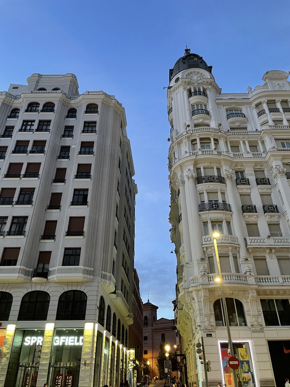 LOW ANGLE VIEW OF BUILDINGS AGAINST SKY