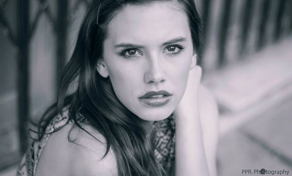 headshot, portrait, young adult, person, looking at camera, young women, close-up, lifestyles, focus on foreground, front view, indoors, long hair, leisure activity, human face, contemplation, head and shoulders