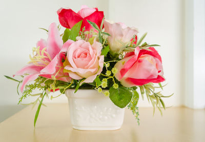 Close-up of rose bouquet on table