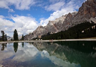 Panoramic view of lake and mountains against sky