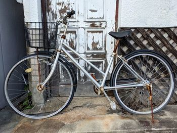 Bicycle leaning against wall in building