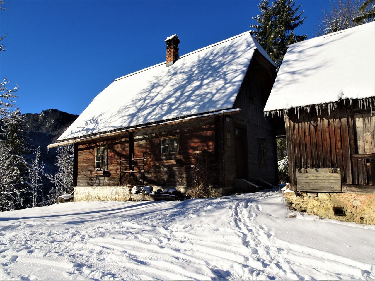 HOUSES BY SNOW COVERED FIELD