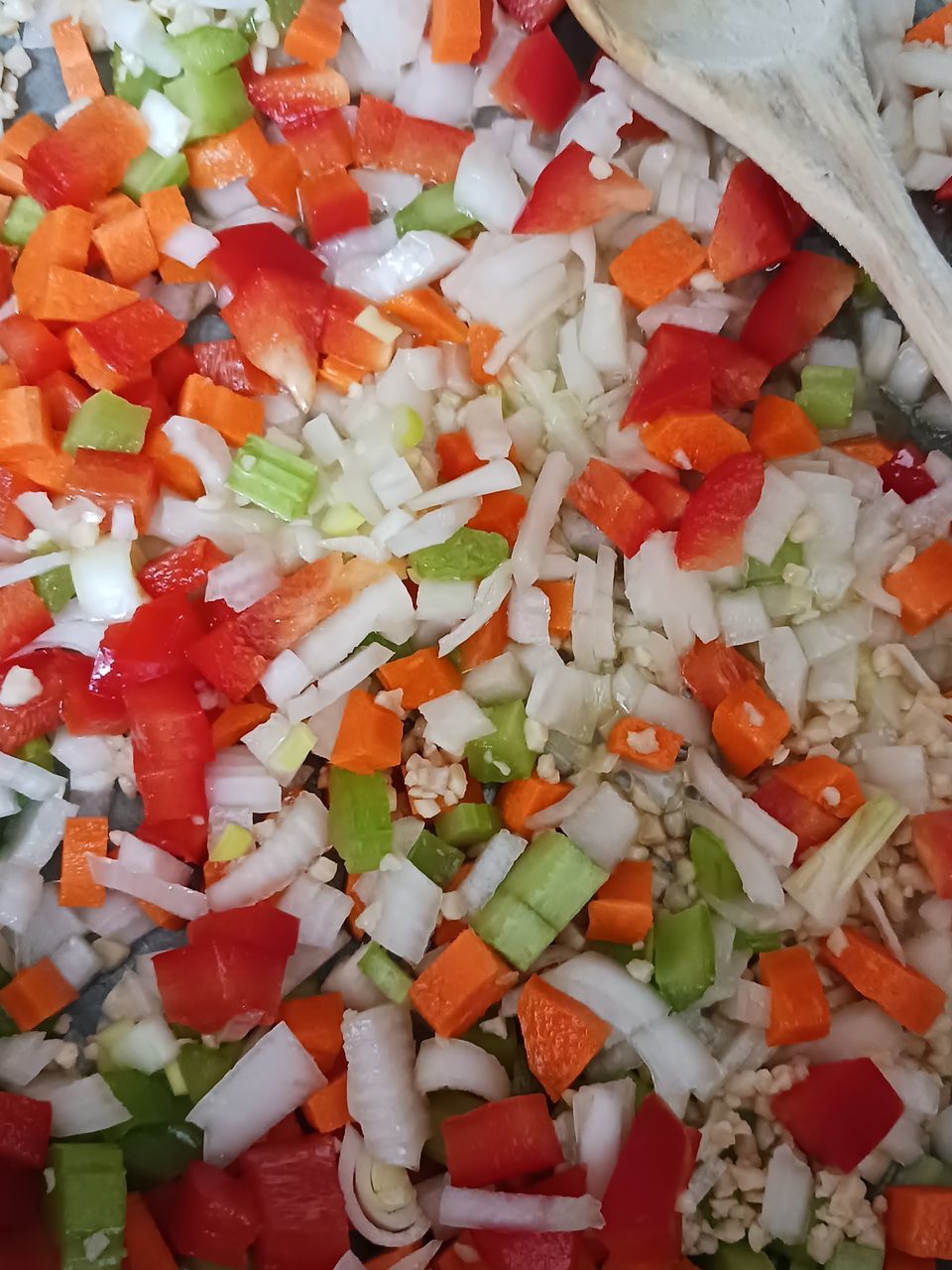 vegetable, food, food and drink, healthy eating, wellbeing, dish, tomato, freshness, chopped, no people, full frame, salad, indoors, onion, produce, still life, large group of objects, high angle view, cuisine, red, abundance, fruit, root vegetable, close-up, vegetarian food, raw food, backgrounds, carrot