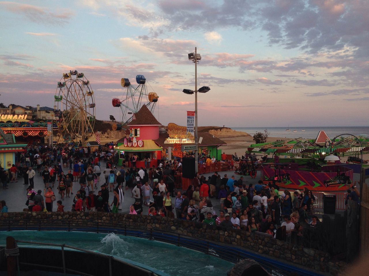 Santa cruz beach baordwalk