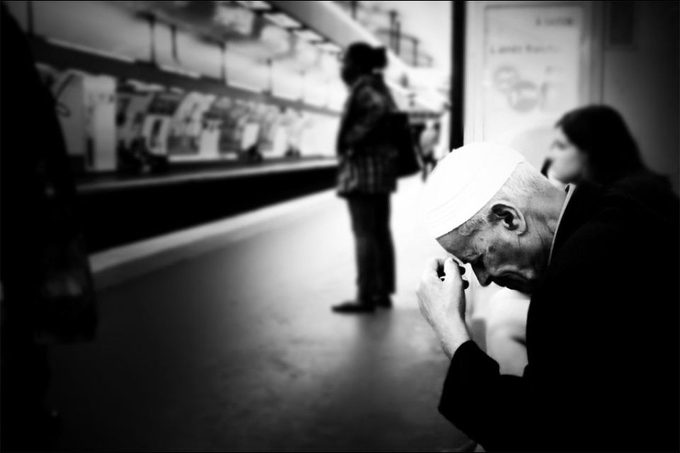 indoors, lifestyles, men, leisure activity, focus on foreground, rear view, communication, holding, casual clothing, walking, person, standing, full length, selective focus, incidental people, technology, city life