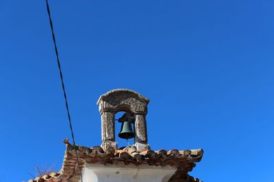 Low angle view of statue against clear blue sky