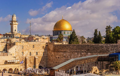 Western wall and dome of the rock in jerusalem