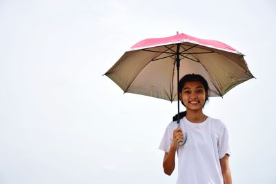 Portrait of teenage girl standing on rainy day