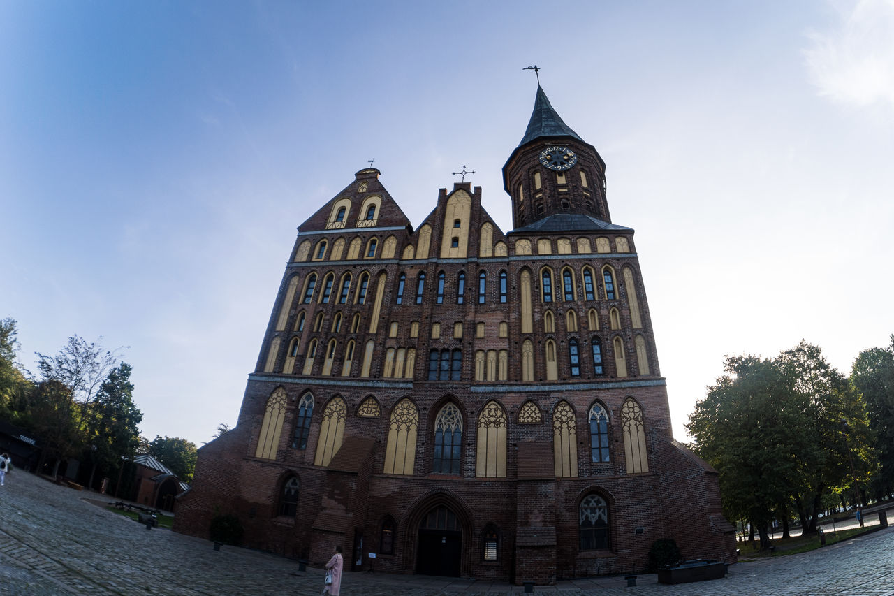 architecture, built structure, building exterior, landmark, sky, travel destinations, building, nature, history, city, the past, travel, tree, tourism, tower, place of worship, religion, worship, château, plant, cloud, blue, outdoors, day, belief, low angle view, government, politics and government, facade