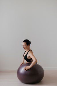 Portrait of young woman exercising in gym