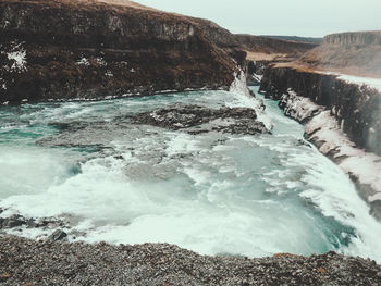 Waves splashing on rocks