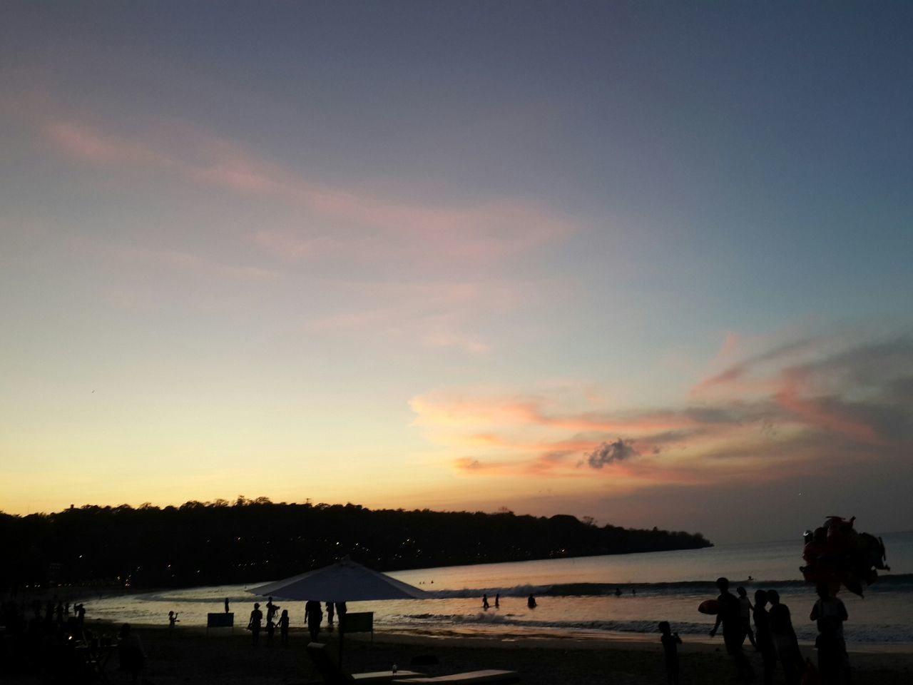 sea, water, beach, sky, sunset, lifestyles, silhouette, leisure activity, large group of people, horizon over water, shore, scenics, beauty in nature, person, men, tranquil scene, nature, cloud - sky, vacations