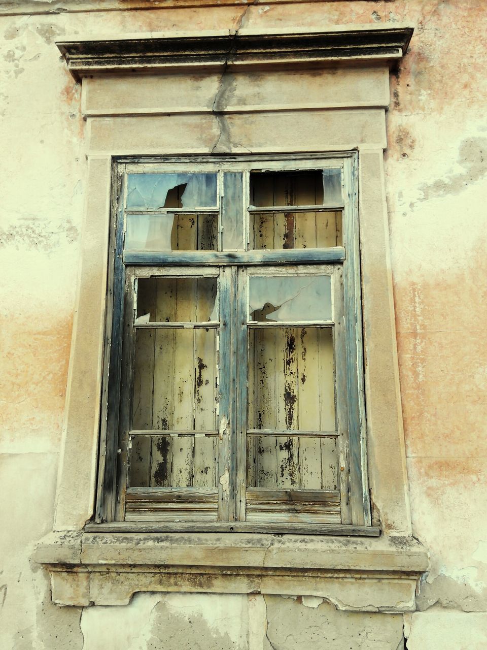 CLOSE-UP OF ABANDONED HOUSE