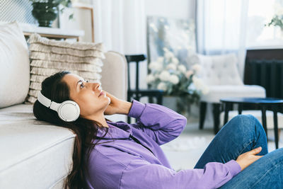 The girl turned on her favorite playlist and laid her head on the sofa.