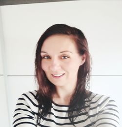 Close-up portrait of a smiling young woman