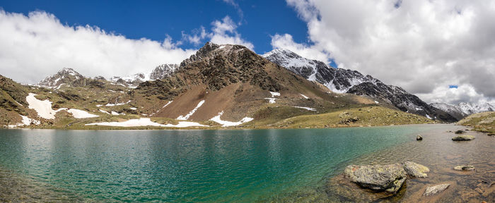 Panoramic view of lake and mountains against sky