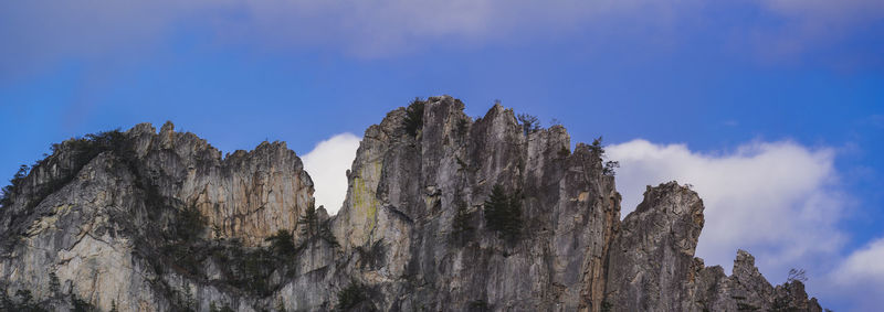 Panoramic view of seneca rocks against sky