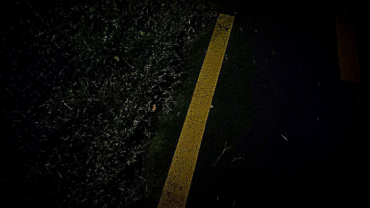 HIGH ANGLE VIEW OF ROAD SIGN ON STREET