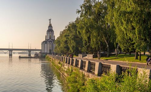 Dnipro, ukraine 07.18.2020. embankment in dnipro city, ukraine, on a sunny summer morning