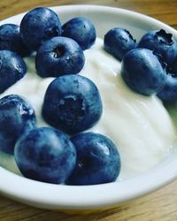 Close-up of grapes in bowl