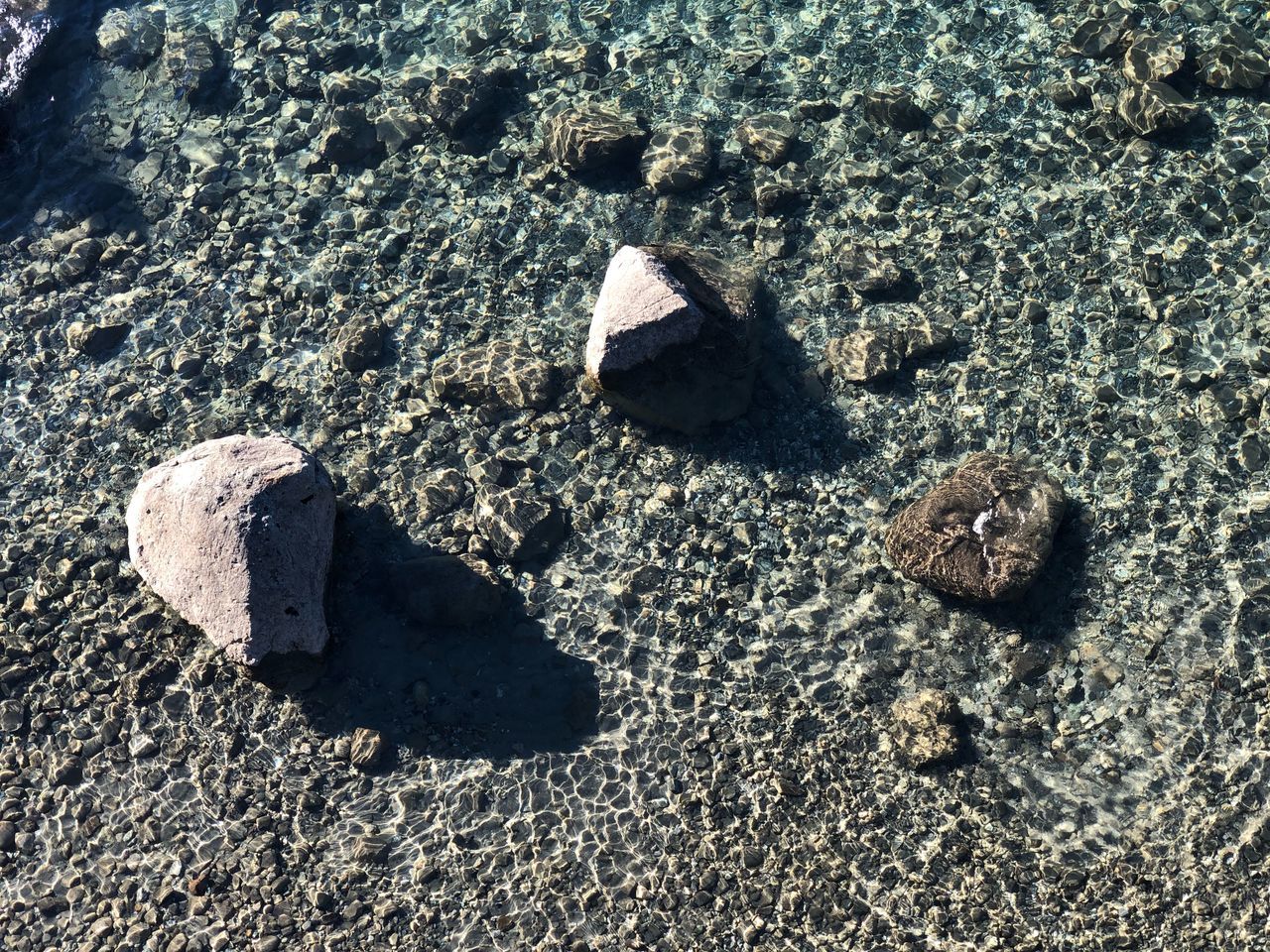 HIGH ANGLE VIEW OF STONE ON ROCK