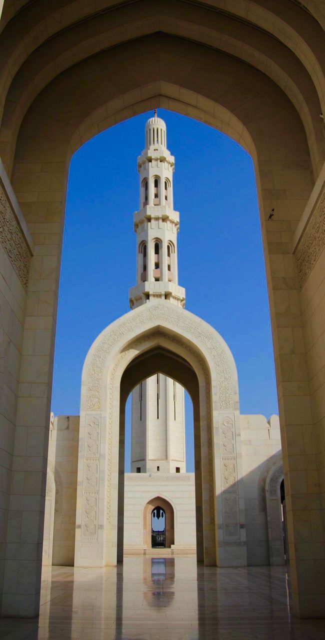 LOW ANGLE VIEW OF HISTORICAL BUILDING AGAINST CLEAR BLUE SKY