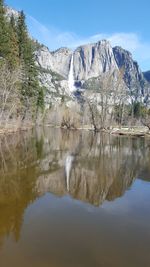 Scenic view of lake and rocky mountains yosemite national park