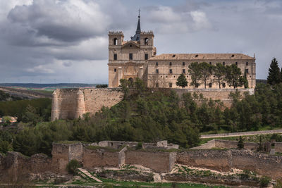 View of old ruins against sky