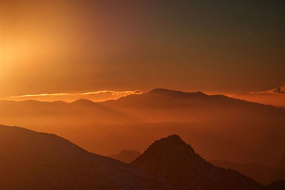 Sunset over the sierra nevada mountains 