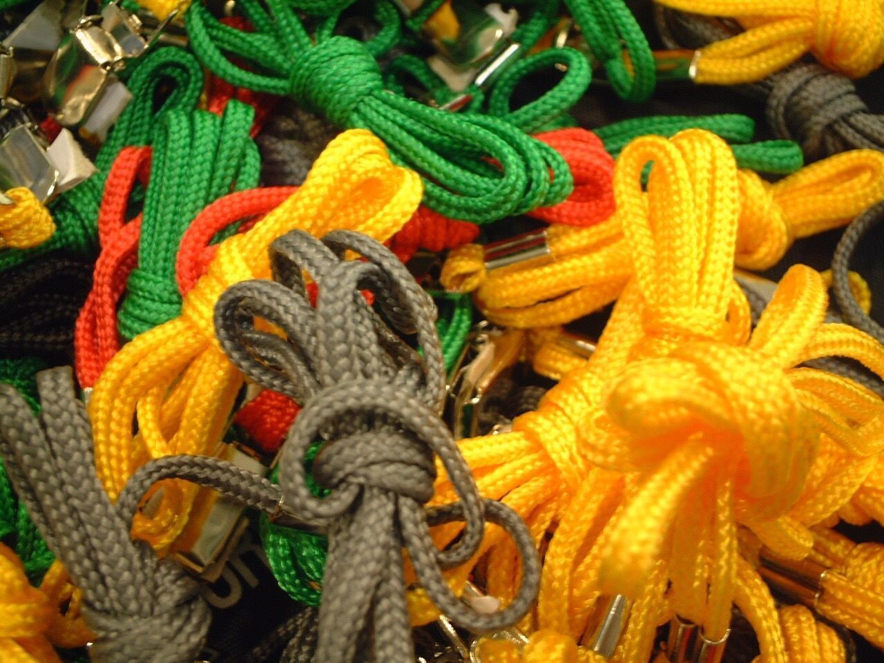 CLOSE UP OF ROPE