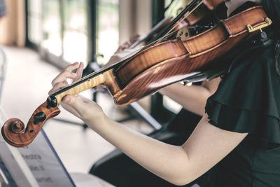 Midsection of woman playing violin