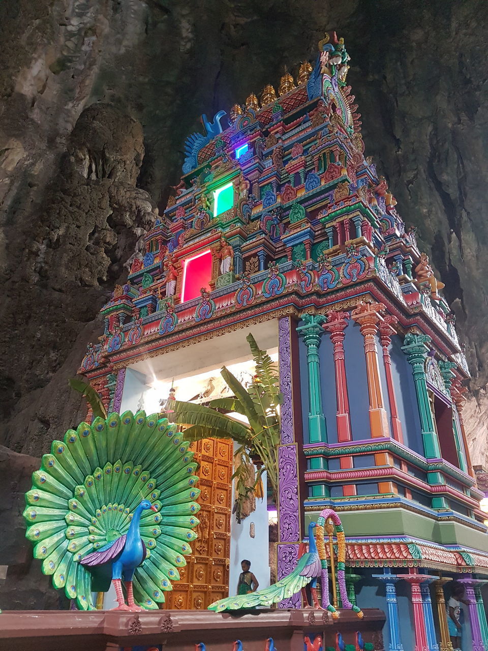 LOW ANGLE VIEW OF ILLUMINATED STATUE OF BUILDING