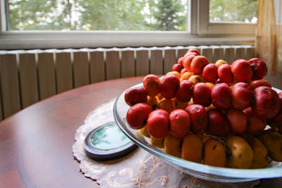 Close-up of cherries in bowl on table