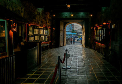 Narrow footpath leading towards archway