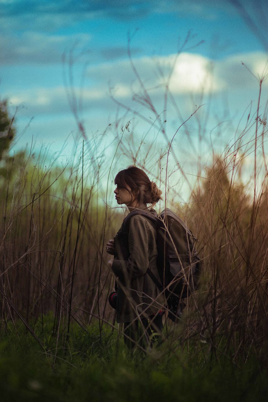 grass, field, tranquility, nature, plant, sky, growth, cloud, tranquil scene, day, focus on foreground, dead plant, blue, non-urban scene, grassy, scenics, lens flare, beauty in nature, remote, dried plant, solitude, reed, uncultivated