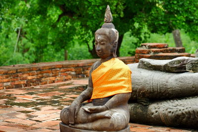 Sculpture of buddha statue against temple