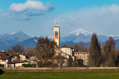 Historic building by mountains against sky