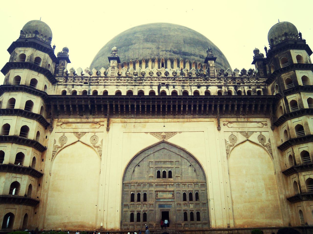 architecture, building exterior, built structure, low angle view, history, arch, travel destinations, dome, famous place, window, facade, clear sky, tourism, city, religion, travel, church, capital cities, cathedral