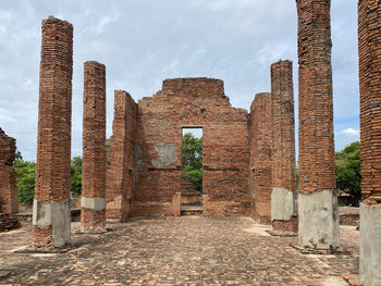 Old ruin building against sky