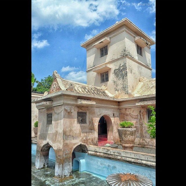 architecture, built structure, building exterior, sky, arch, window, cloud - sky, transfer print, auto post production filter, reflection, cloud, water, low angle view, history, building, day, no people, outdoors, sunlight, facade