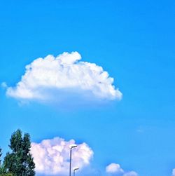 Low angle view of cloudy sky