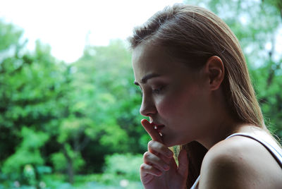 Close-up of thoughtful young woman 