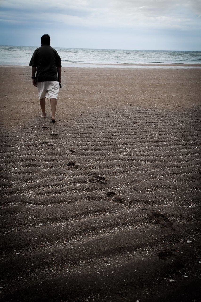 rear view, one man only, one person, beach, full length, only men, sea, adults only, casual clothing, adult, outdoors, scenics, sand, nature, the way forward, people, men, beauty in nature, sky, day