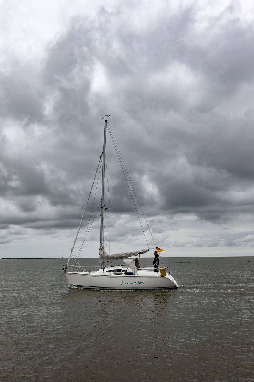 cloud - sky, sky, water, sea, nature, day, nautical vessel, transportation, horizon over water, waterfront, outdoors, men, scenics, real people, beauty in nature, one person, people