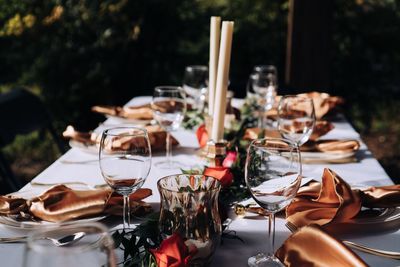 Elegant table setting and decor