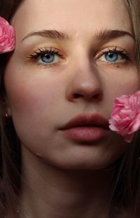 Close-up portrait of natural beauty woman with flowers