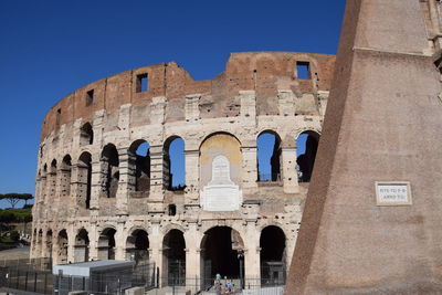 Low angle view of historical building
colosseo