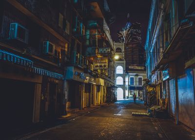 Alley in city at night