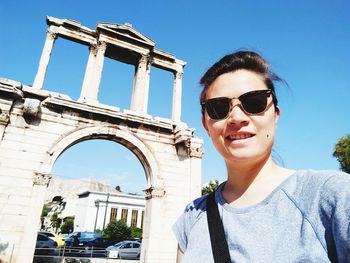 Portrait of man wearing sunglasses against built structure